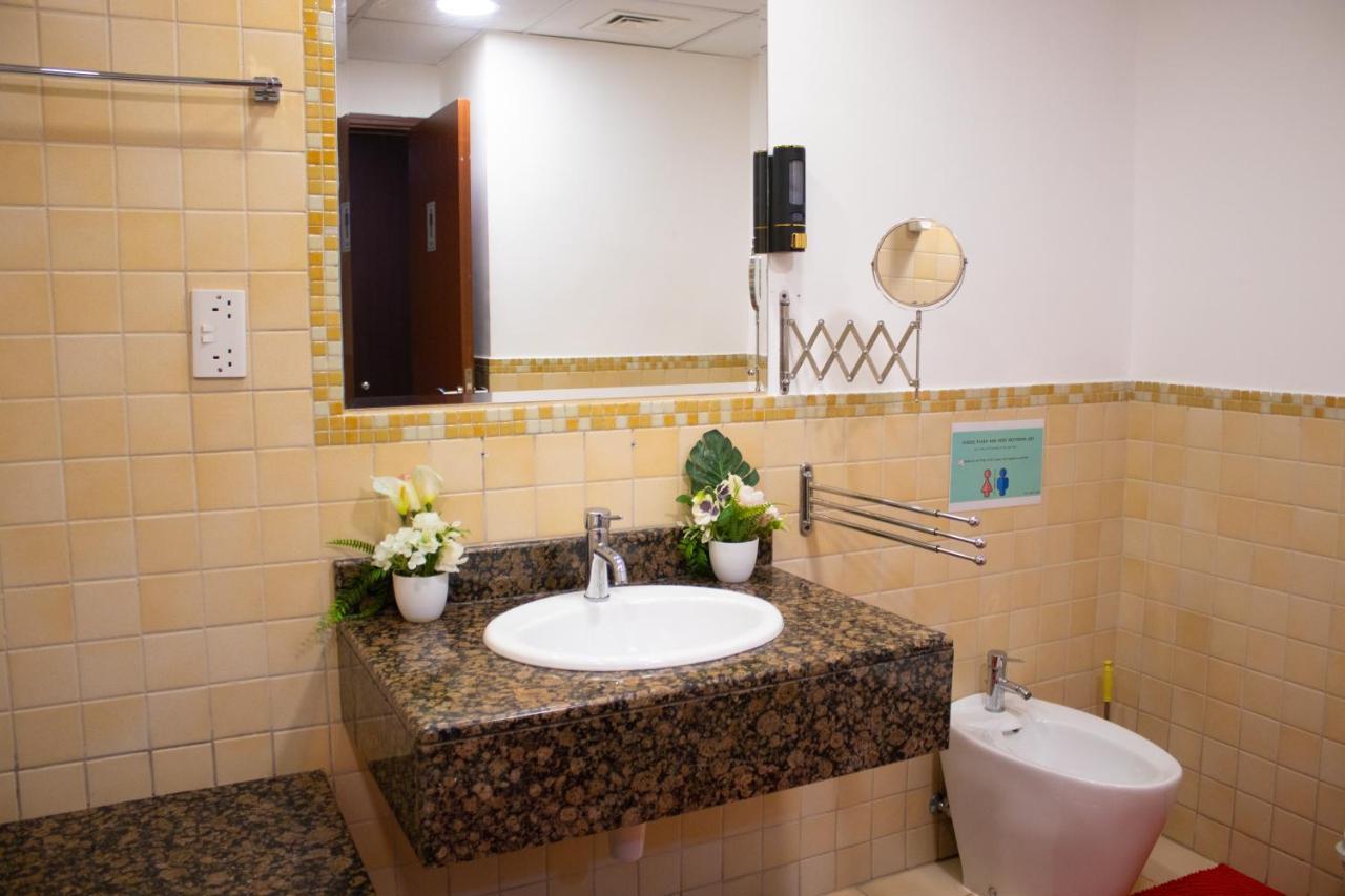 Lunar Hostel 96 دبي المظهر الخارجي الصورة